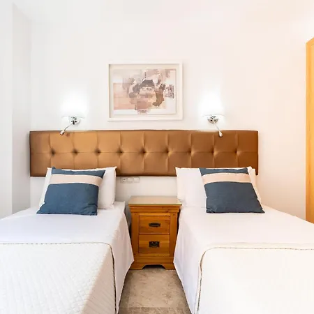 Maria Zambrano Center & Parking Apartment *